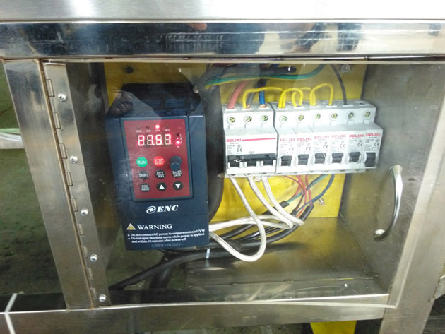 面皮機(jī)開(kāi)關(guān)調(diào)節(jié)