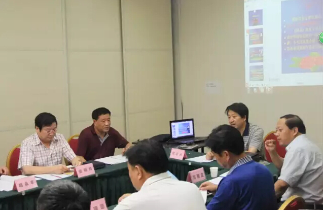 岐山商會成員認(rèn)真聽講 岐山商會成員認(rèn)真聽講