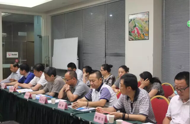 商會成員認(rèn)真學(xué)習(xí) 商會成員認(rèn)真學(xué)習(xí)